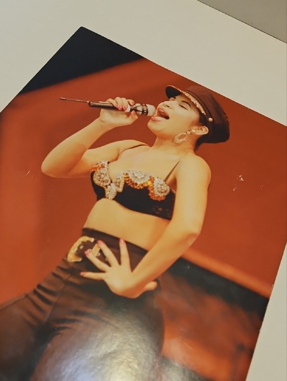 SELENA Newsweek Magazine Special Edition 2019 🌹🎤 - Picture 5 of 5